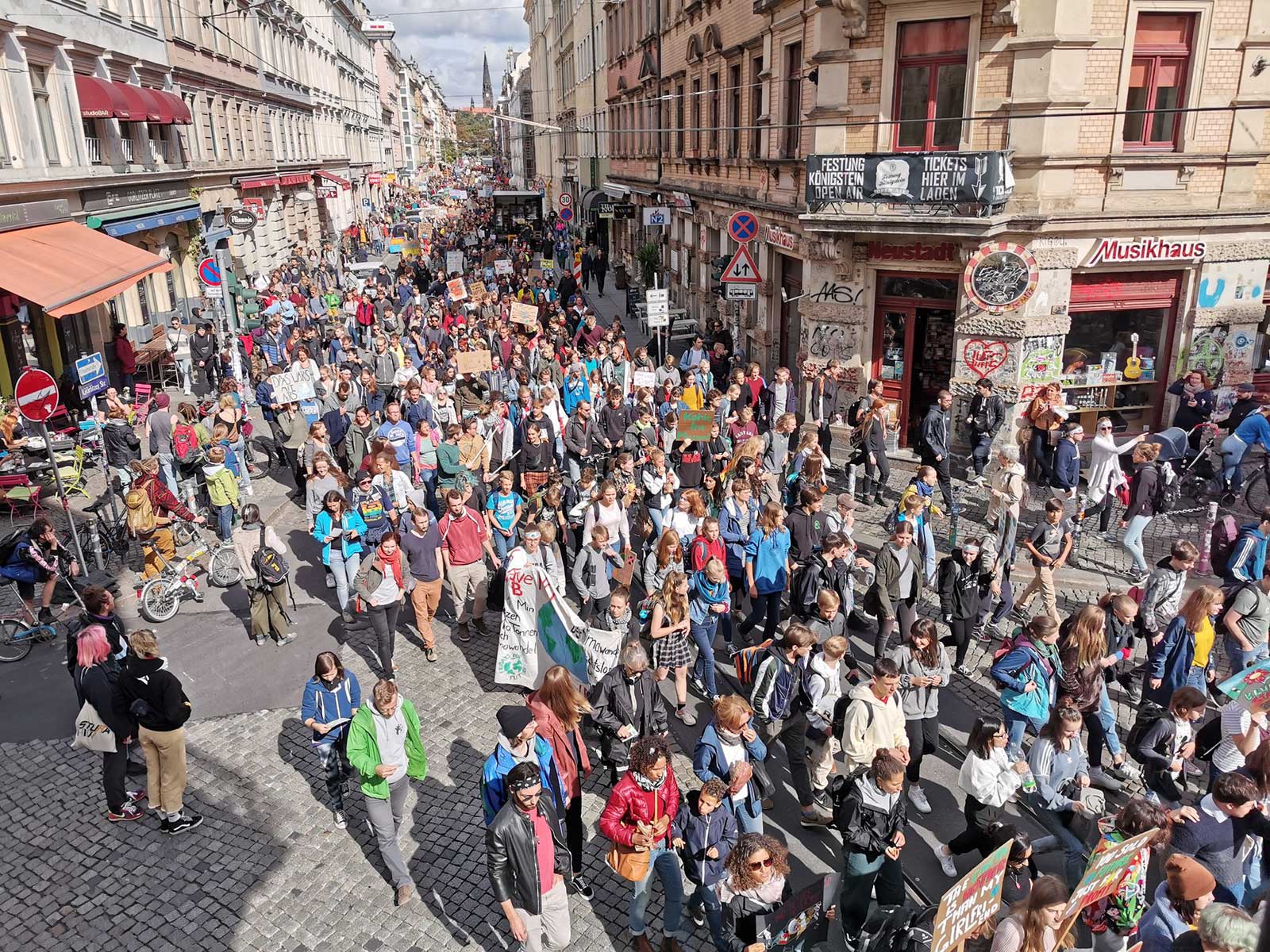 Demostrationszug auf Straße